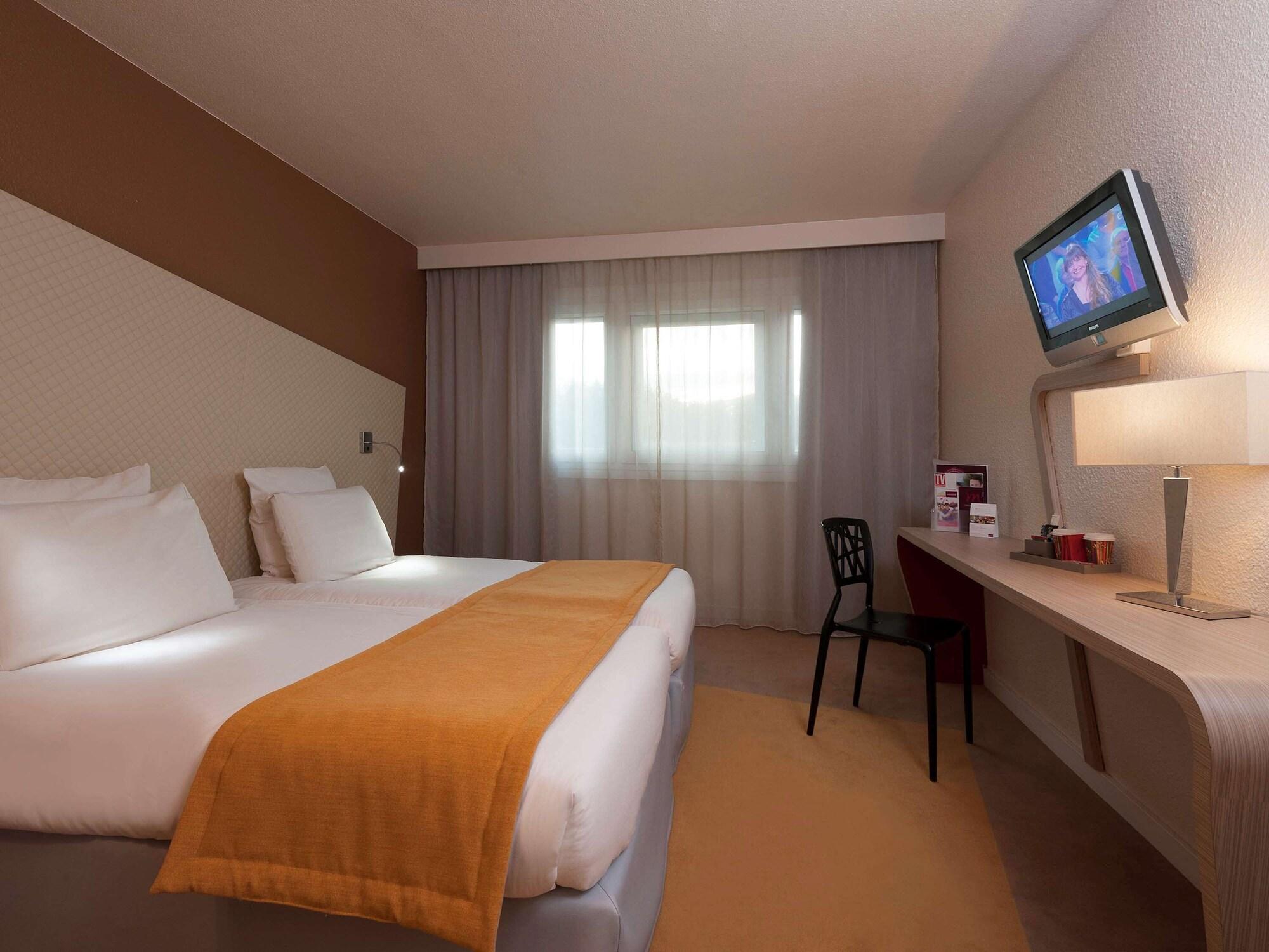 เมอร์เคียว ปารีส เลอ บูร์เก Hotel เลอบล็องเมนิล ภายนอก รูปภาพ