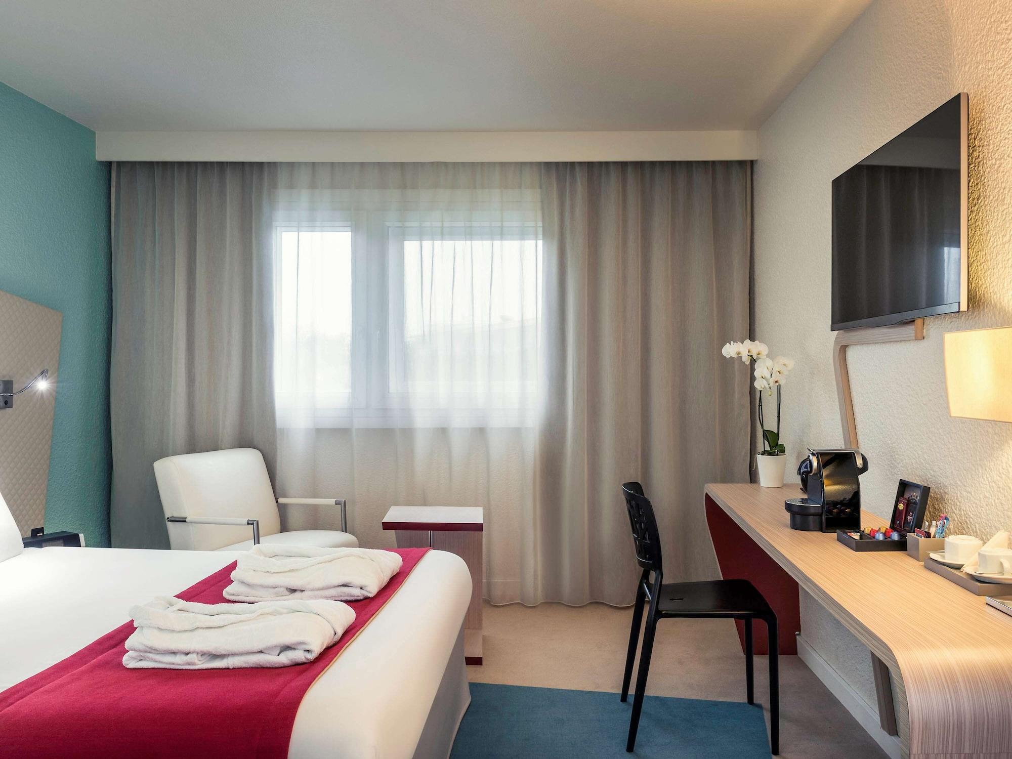 เมอร์เคียว ปารีส เลอ บูร์เก Hotel เลอบล็องเมนิล ภายนอก รูปภาพ