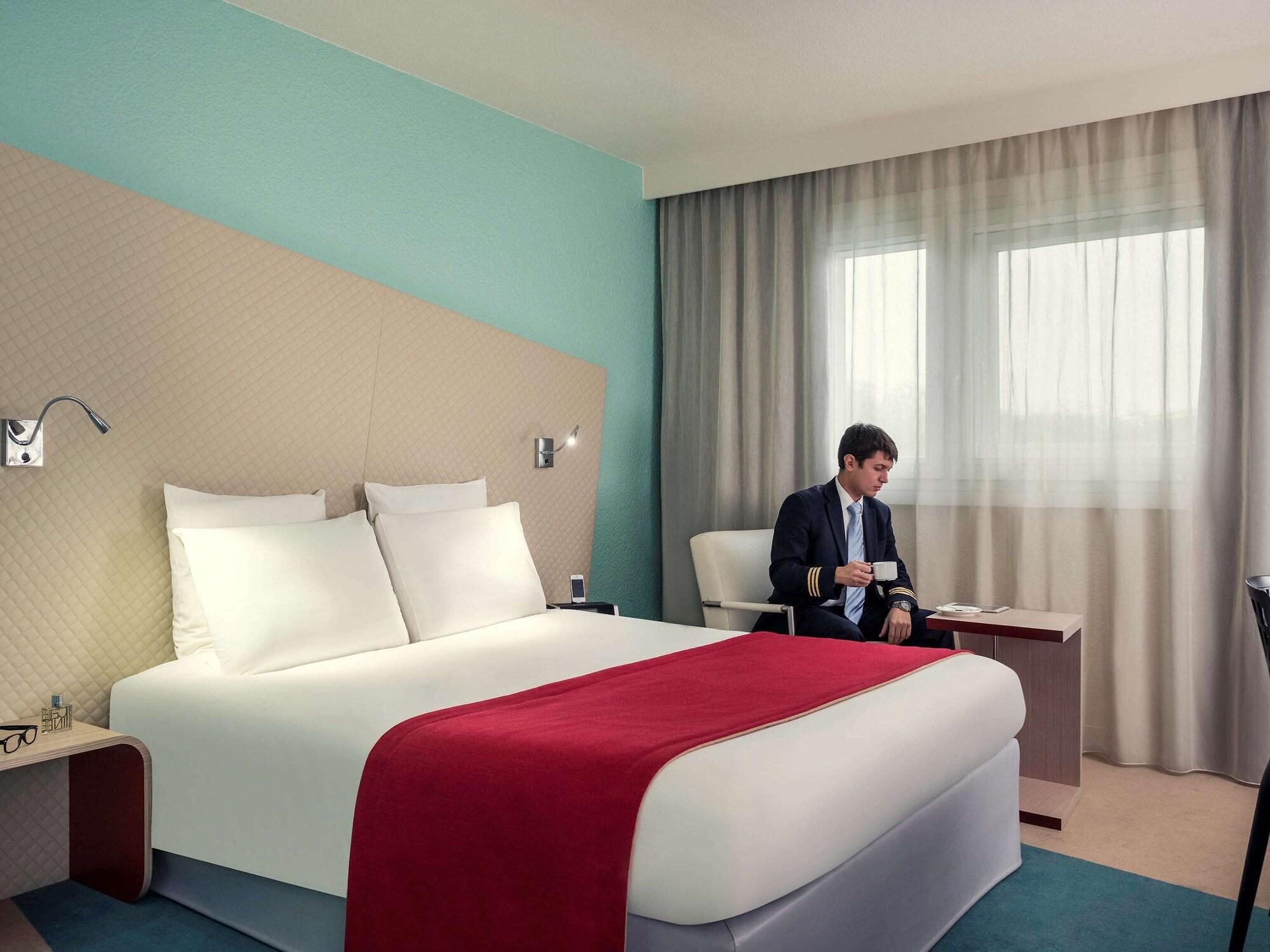 เมอร์เคียว ปารีส เลอ บูร์เก Hotel เลอบล็องเมนิล ภายนอก รูปภาพ