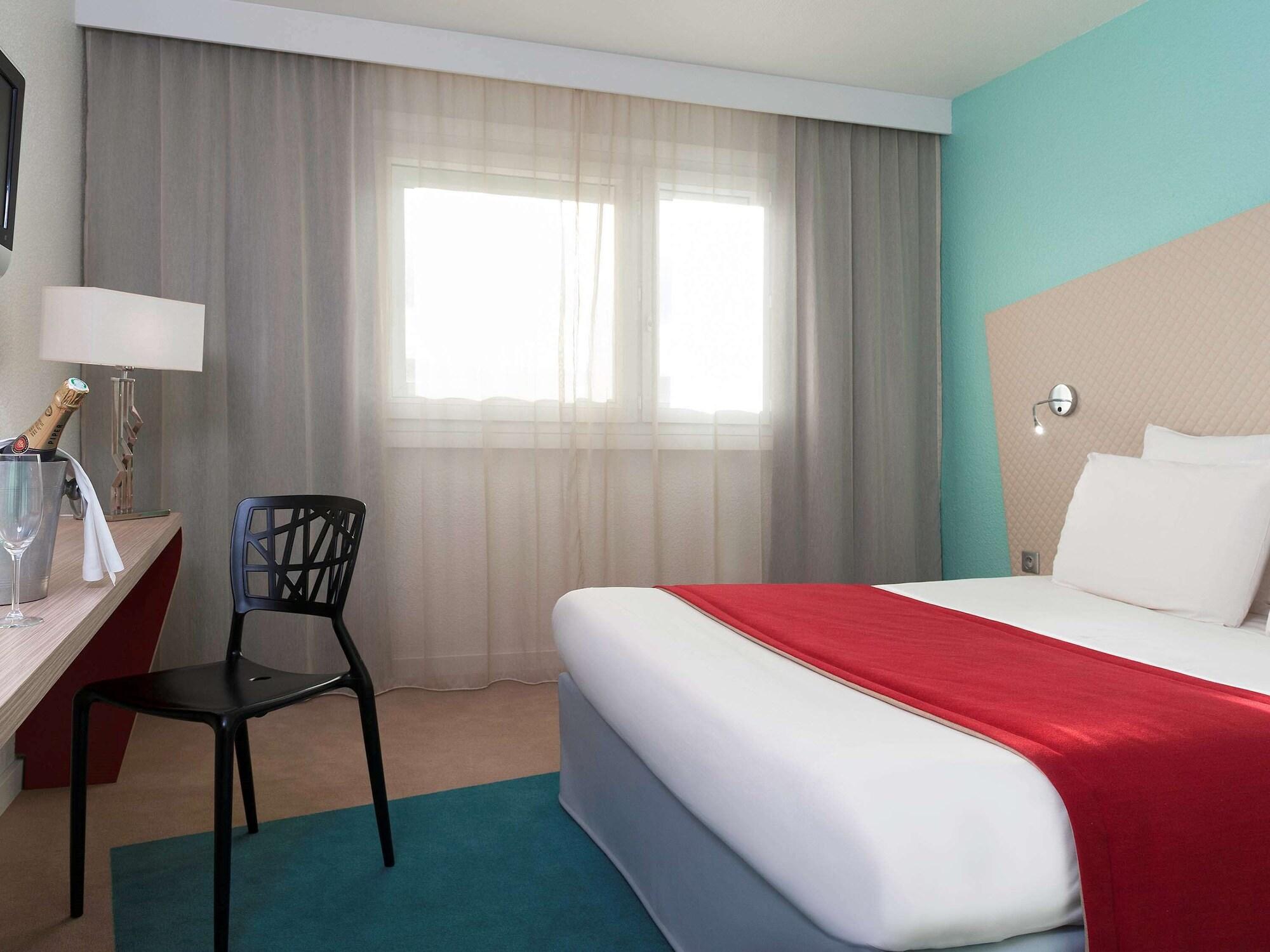 เมอร์เคียว ปารีส เลอ บูร์เก Hotel เลอบล็องเมนิล ภายนอก รูปภาพ