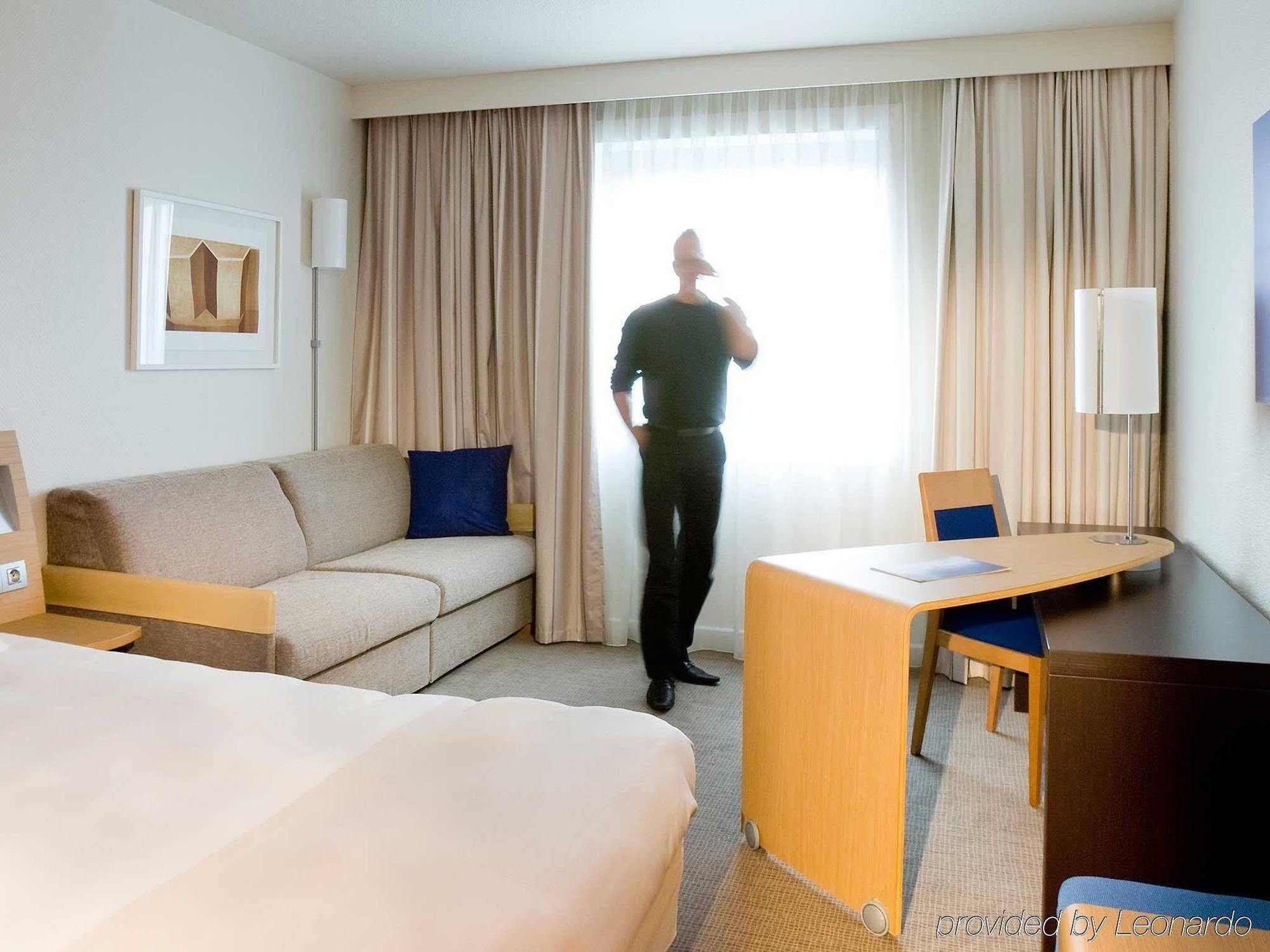 เมอร์เคียว ปารีส เลอ บูร์เก Hotel เลอบล็องเมนิล ภายนอก รูปภาพ